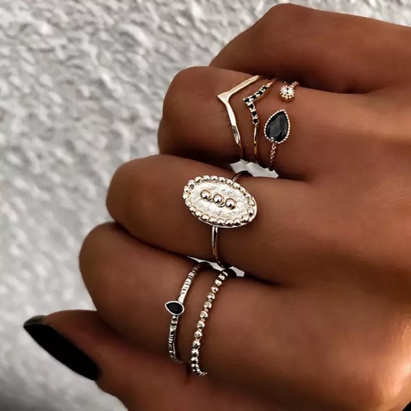 Jewelry - 🆕 2/$20 Gold Midi Knuckle Ring Set